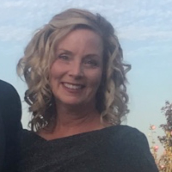 Meet your Posher, Shelly - Picture 1 of 2